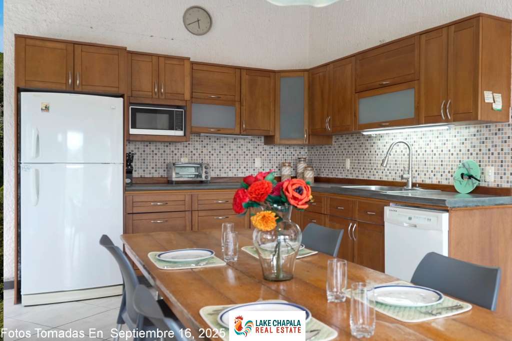 003 - Spacious Second Floor Unit Kitchen