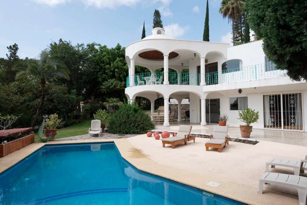 001 - Elegant Resort Style Duplex Hacienda with Solar Heated Pool