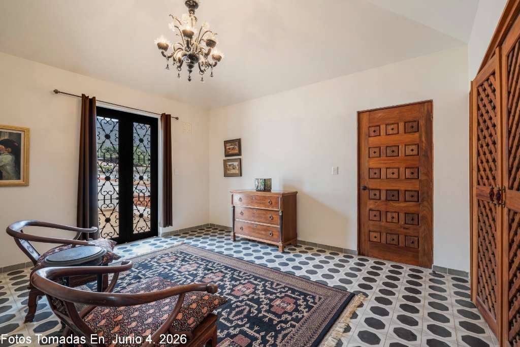012 Second Floor Guest Suite with mountaian View Sun Terrace
