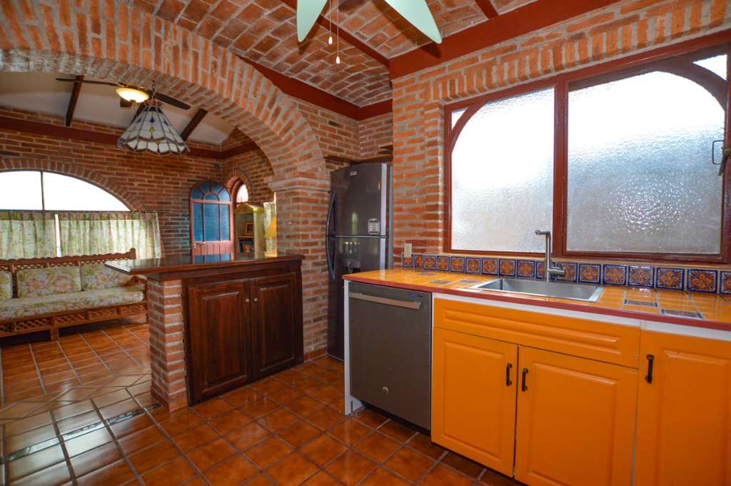 San-Antonio-Tlayacapan-El-Parque-Park-Cottage-06-KITCHEN