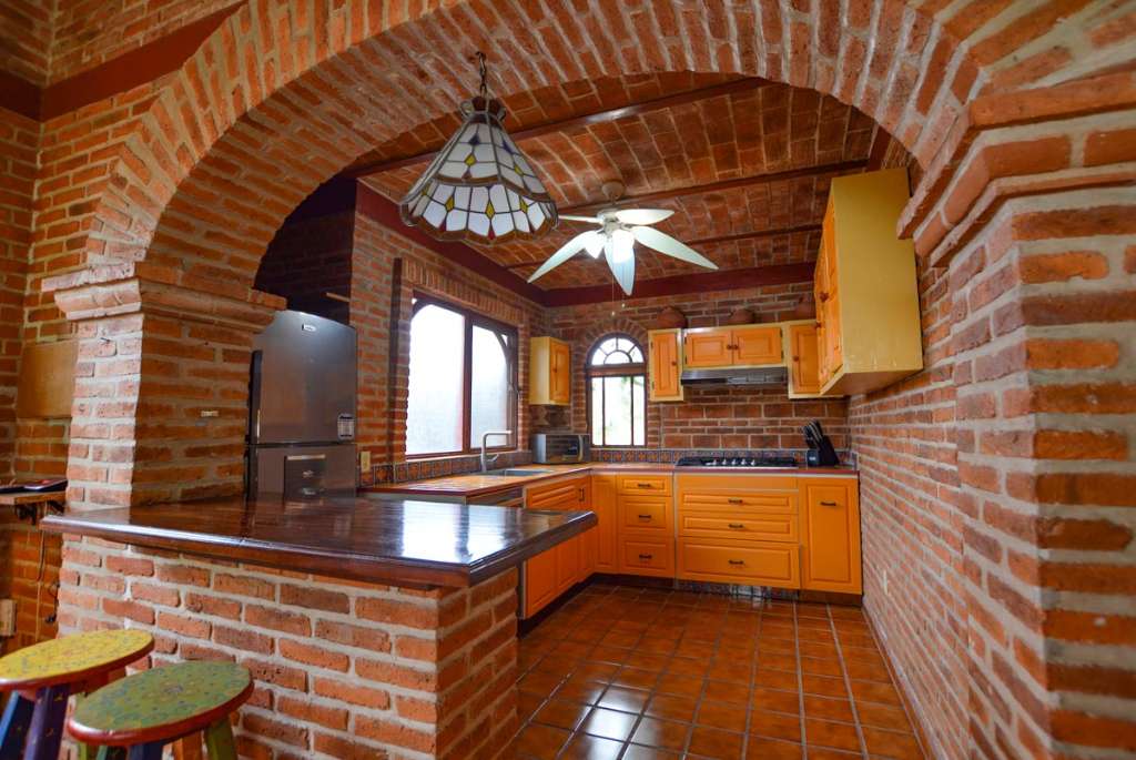 04-KITCHEN