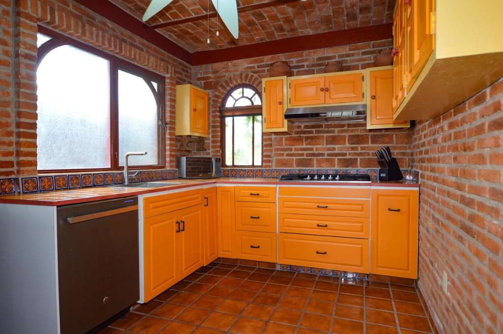 05-KITCHEN