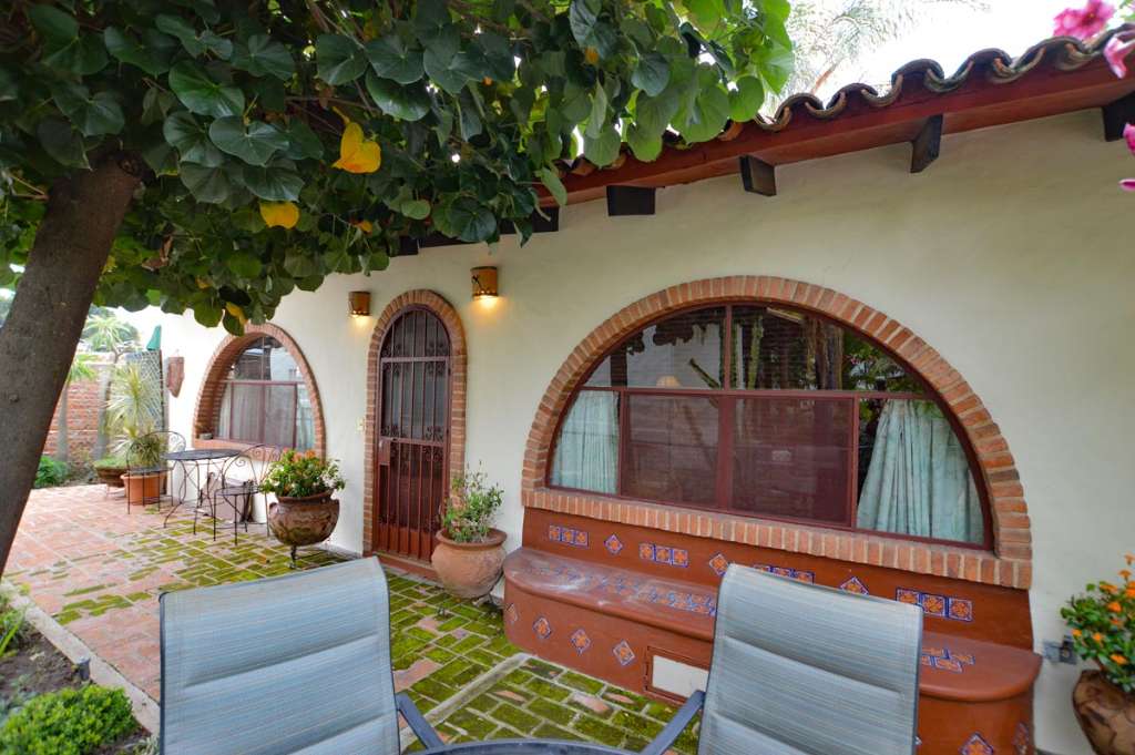 15-FRONT-PATIO