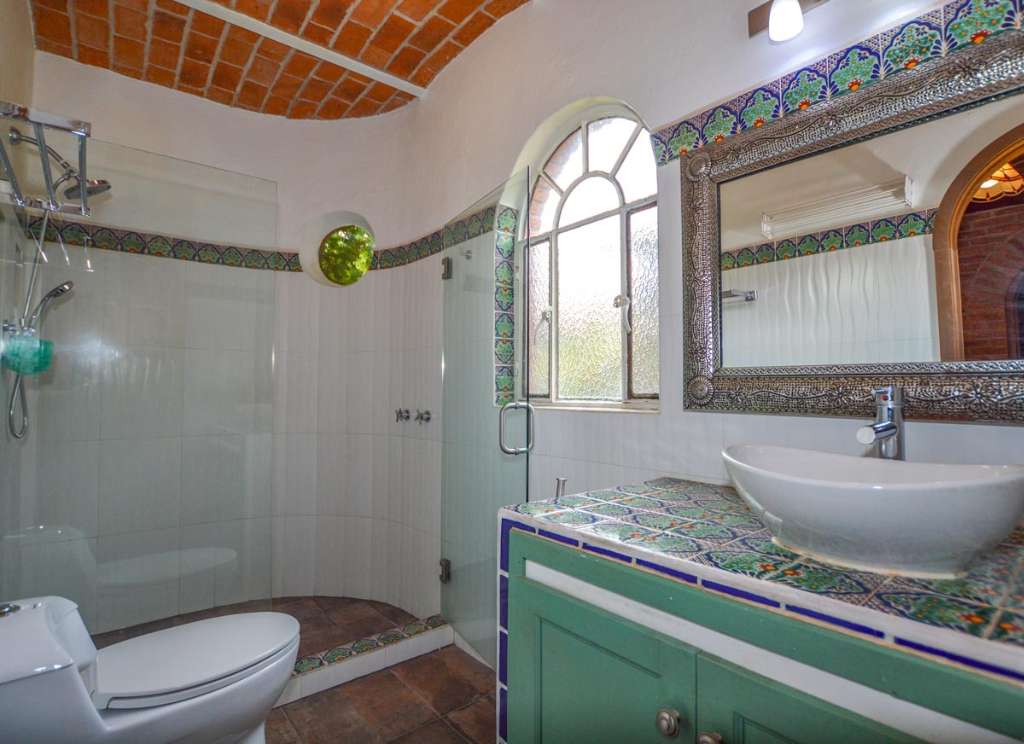 San-Antonio-Tlayacapan-El-Parque-Park-Cottage-12-BATH