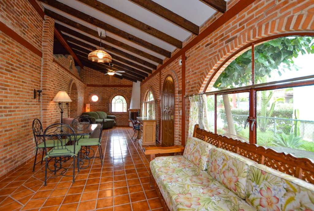 San-Antonio-Tlayacapan-El-Parque-Park-Cottage-13-LIVING-DINING-AREA