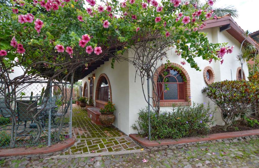 San-Antonio-Tlayacapan-El-Parque-Park-Cottage-16-FACADE
