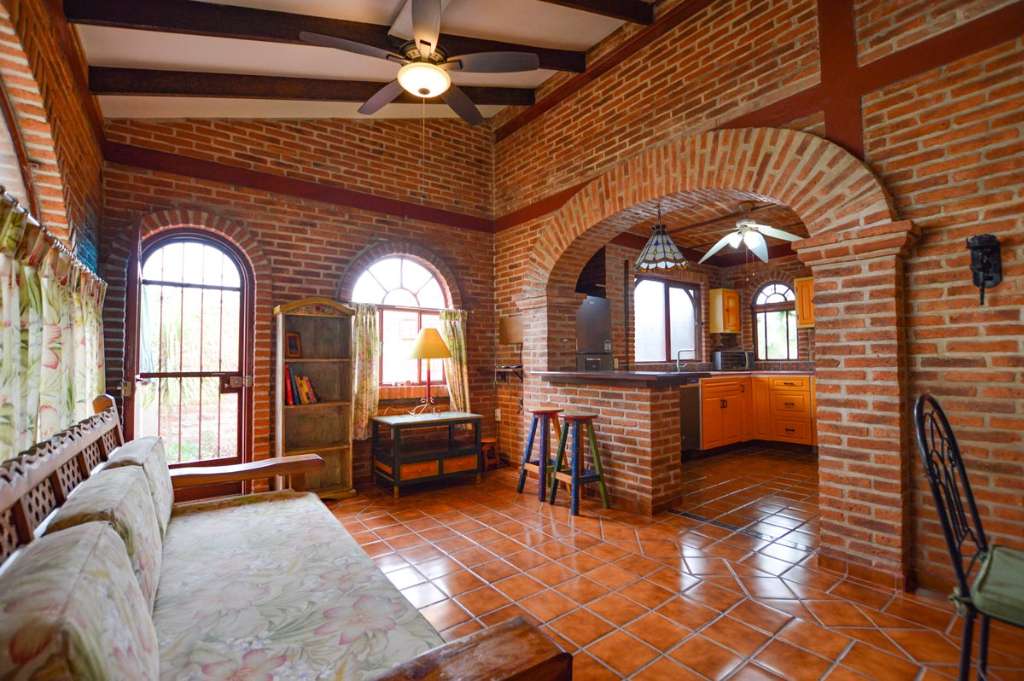 San-Antonio-Tlayacapan-El-Parque-Park-Cottage-03-DINING-AREA