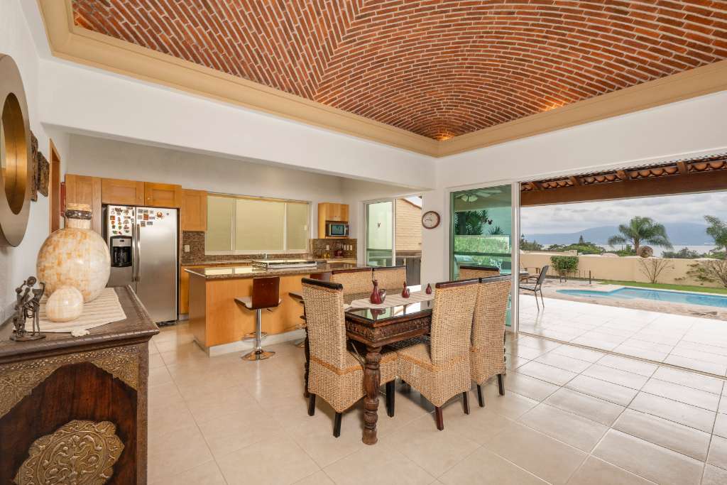 04-comedor-completo-Casa -Arroyo Alto