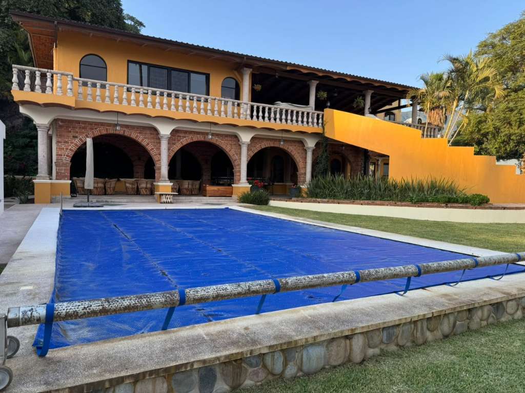 Alberca + fachada