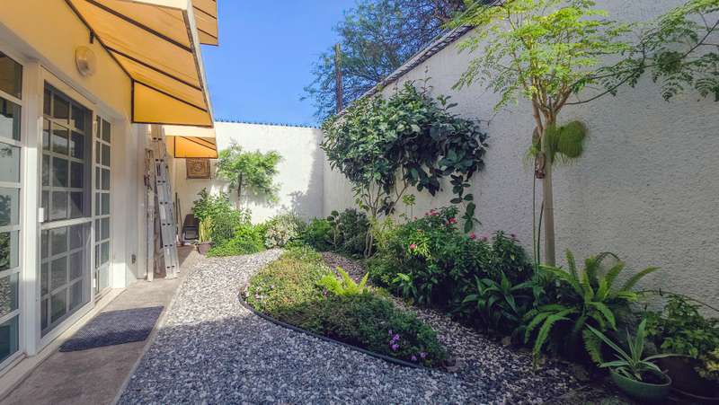 16-Courtyard
