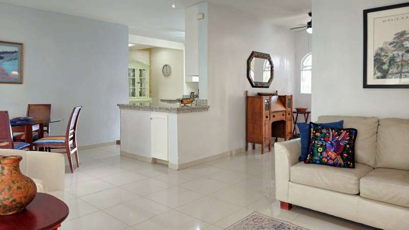 03-Foyer-LR-DR-Kit