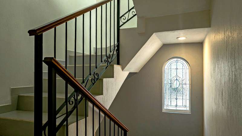 09-Stairwell-to-Mirador-&-2nd-Floor