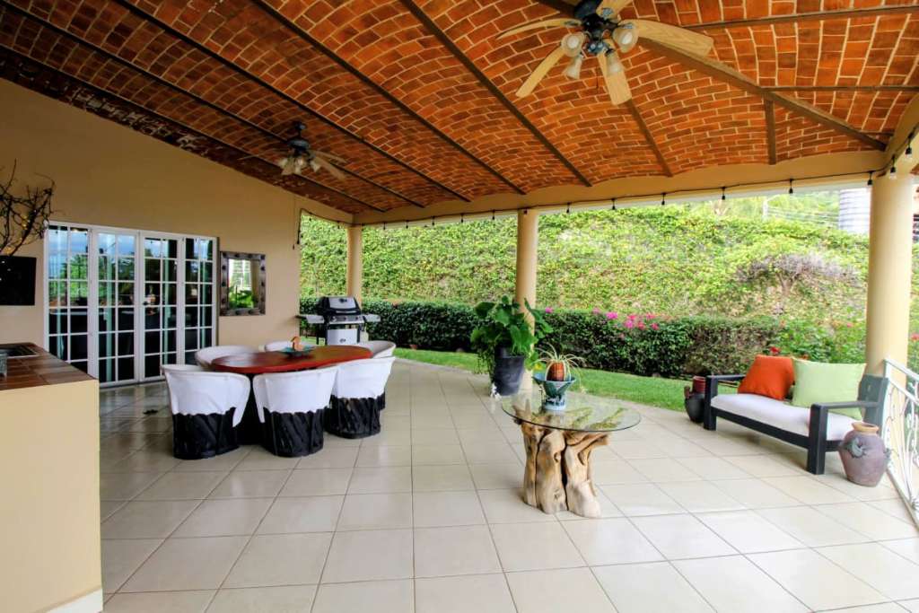 Vista completa de la terraza + jardin