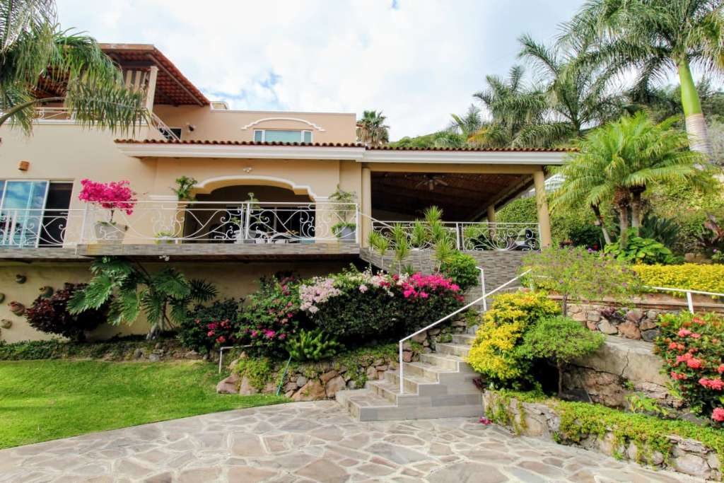 Fachada de casa completa