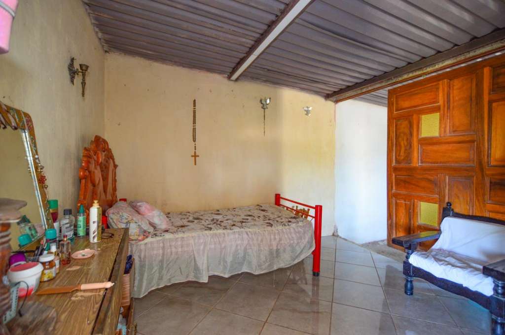 11-UPSTAIRS-BEDROOM