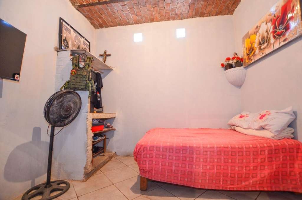 08-BEDROOM