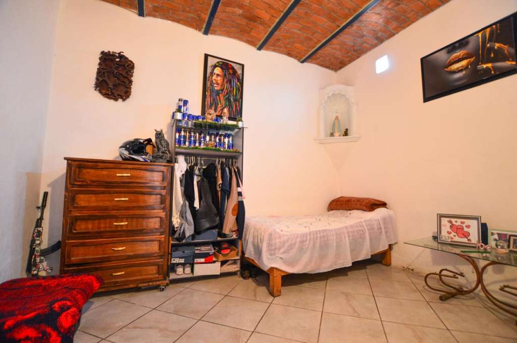 09-BEDROOM