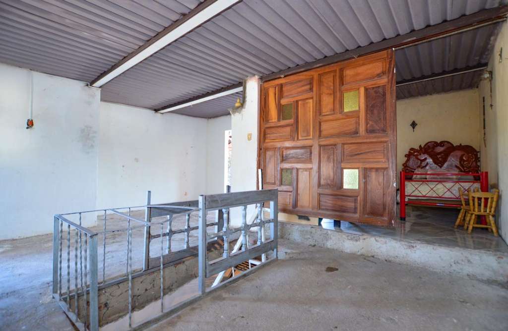 10-UPSTAIRS