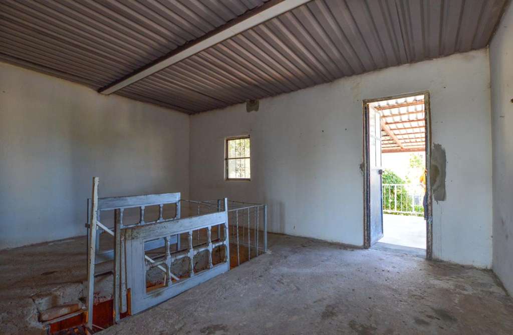 14-UPSTAIRS-AREA