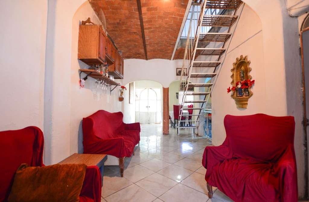 07-LIVING-ROOM