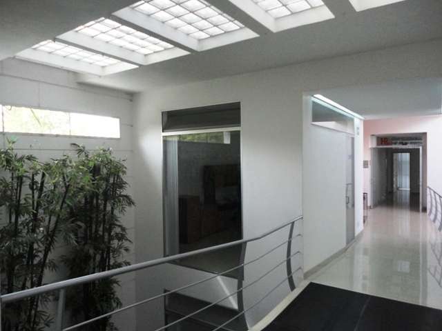 4. Hidalgo 293. 2nd level walkway view