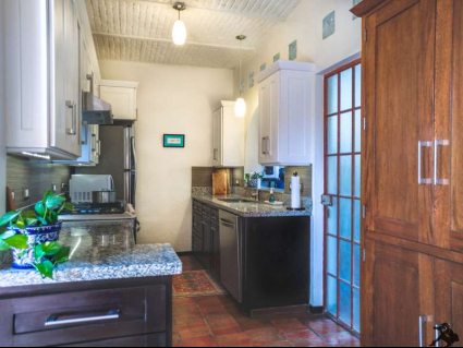 04-Kitchen-Pantry