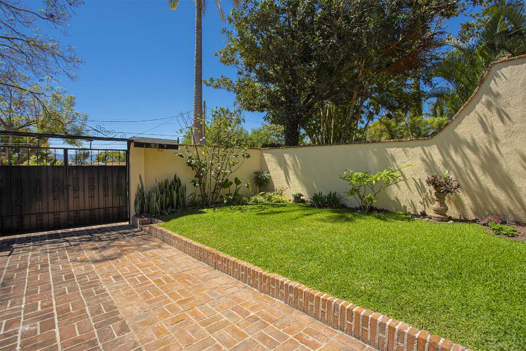 Casa Anna 18 Gated Garden Space Perfect For Pets