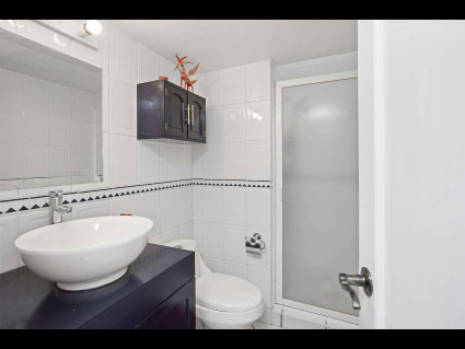 Casa Anna 09 Guest Bath