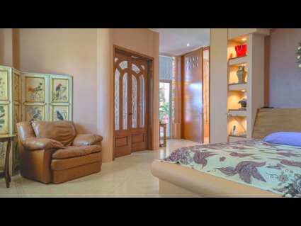 10-MainBedroom