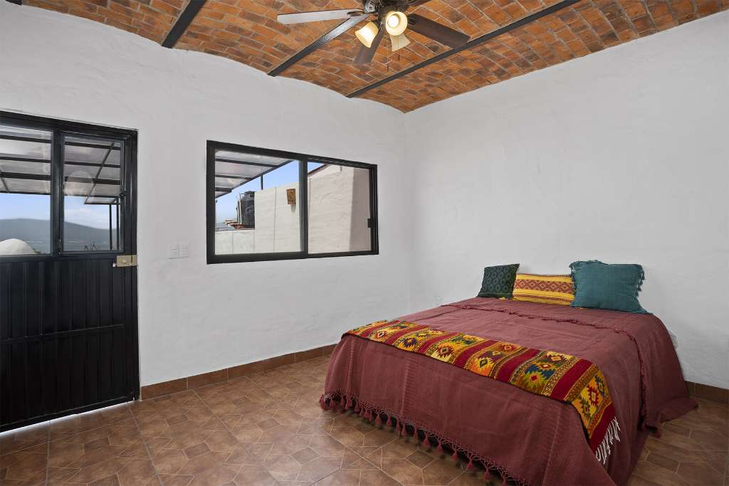 Casa Mali 14 - Second Floor Guest Suite with Lake View