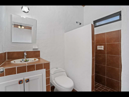 Casa Mali 15 - Modern Guest Full Bath