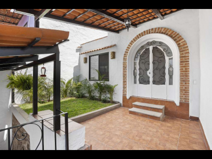 Casa Mali 02 - Beautiful Arched Entry Door with an Under roof Terrace and Lawn