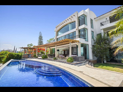 1. Lake view from every room