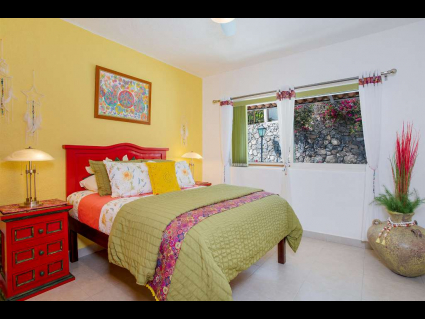 09 - Colorful Guestroom