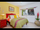 09 - Colorful Guestroom